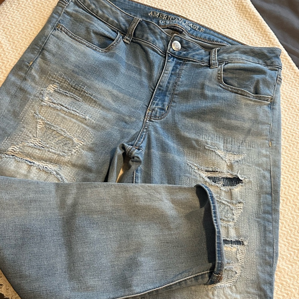American Eagle Distressed Blue Jeans